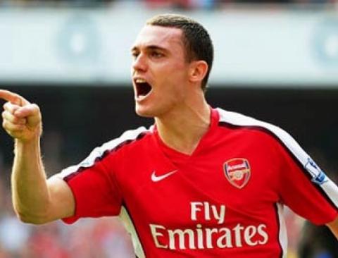 Arsenal không muốn mất Vermaelen