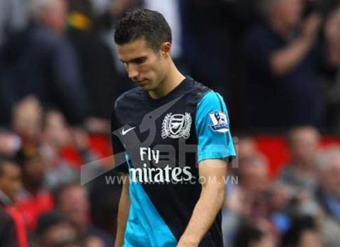 Man City đã chuyền một đường bóng khó đỡ cho van Persie