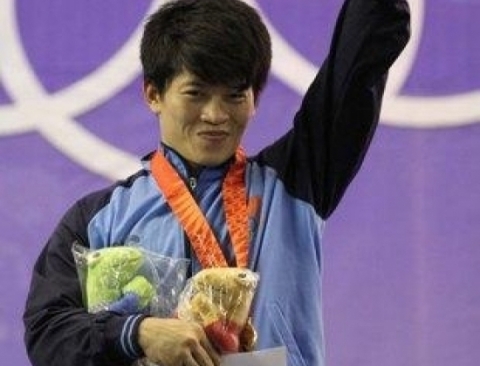 Lực sĩ cử tạ Trần Lê Quốc Toàn là niềm hy vọng huy chương số 1 của TTVN tại Olympic 2012. (Ảnh: Duy Bùi)