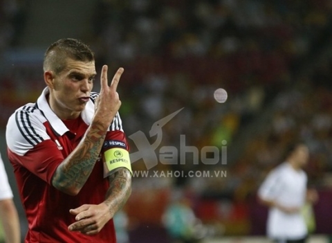 Liverpool phải giữ bằng được Agger