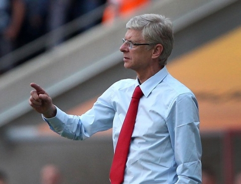 HLV Wenger tỏ ra rất khôn ngoan khi bán sao