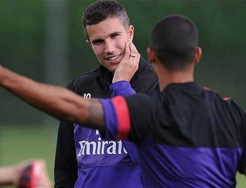 Đằng sau việc van Persie tới M.U còn nhiều điều bất ngờ