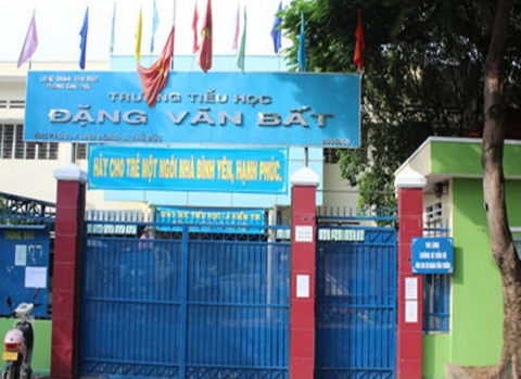 Lãnh đạo Trường Tiểu học Đặng Văn Bất “cấm cửa” giáo viên Lý Kim Liên trở lại trường 