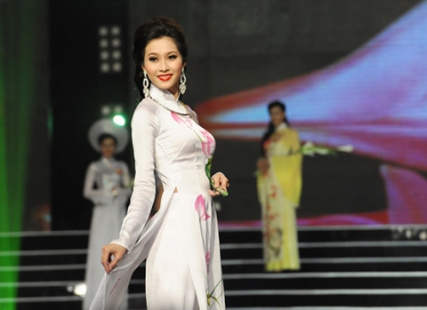 Đương kim Hoa hậu Việt Nam 2012 Đặng Thu Thảo.