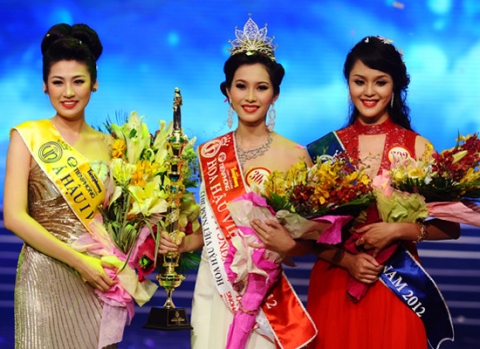 Vương miện Hoa hậu Việt Nam 2012 đã được trao cho Đặng Thu Thảo.