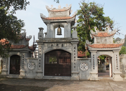 Cổng tam quan chùa Nhất Trụ