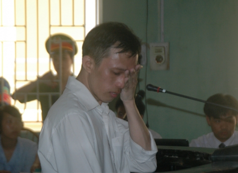 Nguyễn Đức Tiềm bật khóc tại phiên tòa
