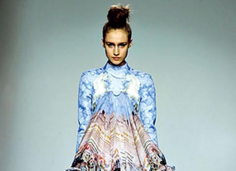 Một trong những mẫu trang phục của Roberto Cavalli.