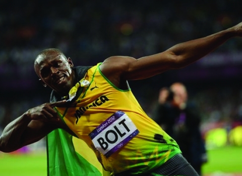 Màn ăn mừng quen thuộc của Bolt