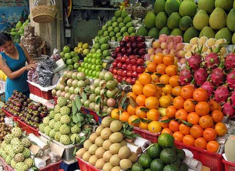 Tiểu thương cam kết không bán trái cây ngoại nhập. (Ảnh minh họa).