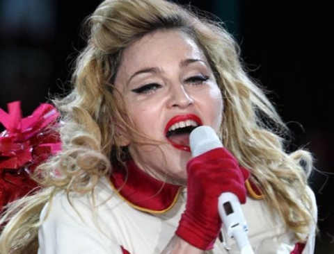 Madonna biểu diễn tại sân vận động Olympiysky tối qua.