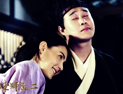 Trương Bá Chi trong 1 cảnh quay.