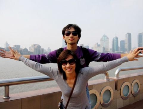 Thu Hà và người bạn đời kém 6 tuổi.  