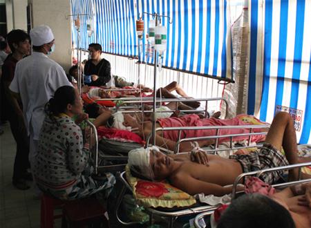 Giá giường bệnh tại Bệnh viện Chợ Rẫy đã tăng lên 4 lần so với trước trong khi bệnh nhân vẫn phải nằm la liệt ở hành lang