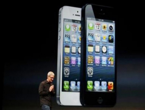  CEO Apple Tim Cook tại buổi giới thiệu iPhone 5 - Ảnh: Reuters