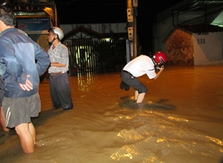 Sau mỗi trận mưa to, đoạn đường bị ngập và nước chảy xiết rất mạnh