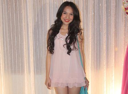 Hiền Thục hồn nhiên với chiếc váy chỉ dành cho tuổi teen