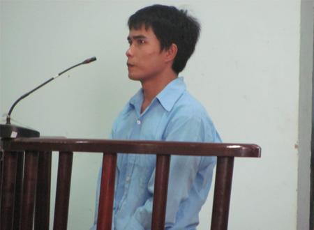 Bị cáo Hồ Tấn Hoàng trước vành móng ngựa