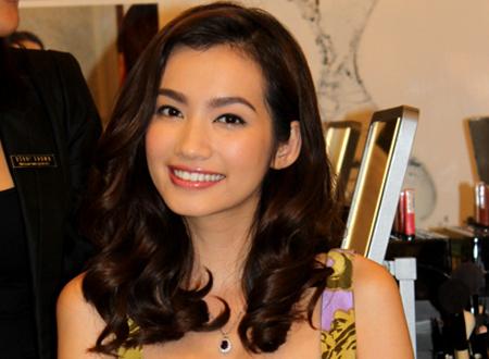 Trúc Diễm như 'lột xác' hoàn toàn sau gần 30 phút làm đẹp theo phong cách tự nhiên, hiện đại.