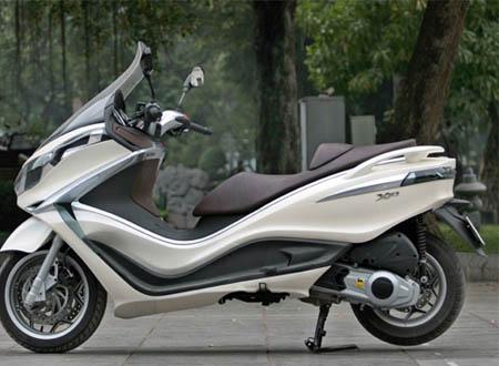 X10 là mẫu maxi-scooter của Piaggio