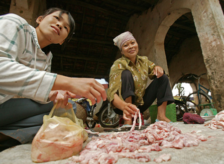 Nội tạng lợn, gà là loại thực phẩm dễ gây ra nhiều dịch bệnh.