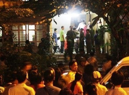 Lực lượng cảnh sát hình sự công an Q.Tân Bình có mặt tại hiện trường.