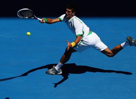 Djokovic mở màn Australian Open bằng một trận thắng trong 3 set