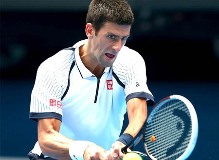 Djokovic thoát hiểm trong đường tơ kẽ tóc