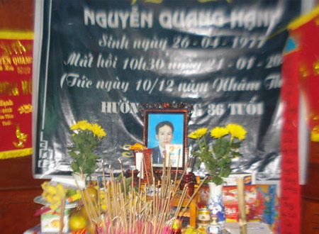 Bàn thờ anh Nguyễn Quang Hạnh.