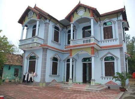 Ngôi nhà to như biệt thự của một chủ đại lý thu mua rác.