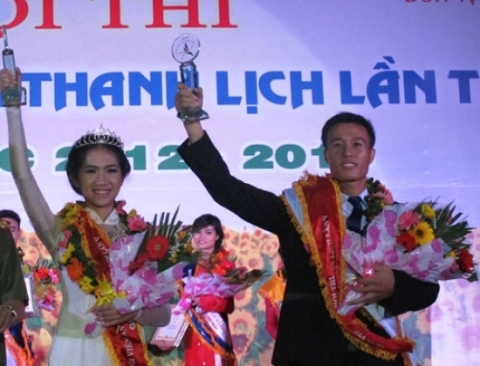 Thí sinh Nguyễn Đình Luân và Đỗ Thị Thanh Mai đạt giải nhất hội thi