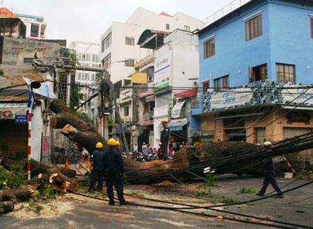 Quang cảnh ngổn ngang tại hiện trường vụ việc