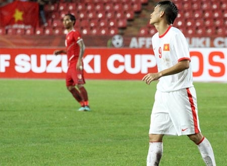 Công Vinh thi đấu thất vọng ở AFF Cup 2012. Ảnh: Thế Ngọc