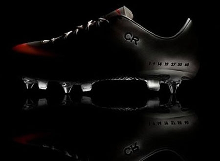 Đôi Nike CR Mercurial XI dành riêng cho Ronaldo