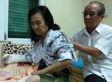 Bà Tạ Thị Tuất đang điều trị tại BV Xanh Pôn