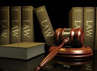 Crowley đã bị đem ra xét xử