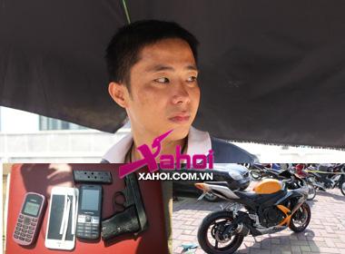 Đối tượng Tú cùng khẩu súng tang vật và chiếc xe phân khối lớn