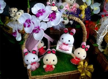 Những giỏ hoa hình thú bông này là quà tặng hấp dẫn cho các bạn trẻ nhất là những bạn tuổi teen