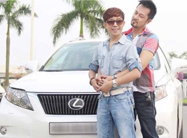 Công chúng bất ngờ khi nam ca sĩ khoe được chàng Việt kiều này tặng quà sinh nhật khủng bằng chiếc xe Lexus RX 350 trị giá hơn 4 tỷ đồng