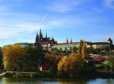 Lâu đài Prague hơn 1000 năm tuổi là tòa lâu đài cổ rộng lớn nhất thế giới