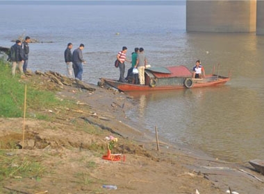  Bước sang ngày thứ 9, thi thể chị Huyền vẫn không được tìm thấy.