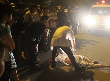 Anh Hồ Như Đa bị nhóm tài xế taxi Mai Linh đánh gục giữa đường