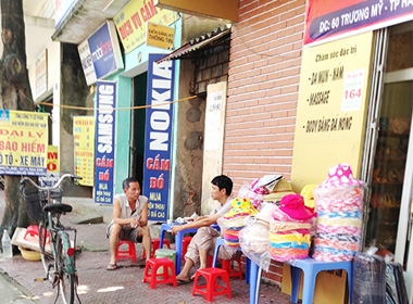 Nơi cháu bé bị người lạ mặt vào bắt cóc ngay trong lúc đang chơi cùng bà.