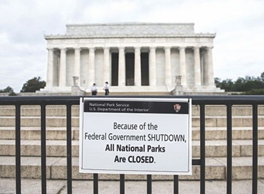 Đài Tưởng niệm cố Tống thống Lincoln tại thủ đô Washington bị đóng cửa hôm 2.10 sau khi chính phủ Mỹ tuyên bố ngừng hoạt động