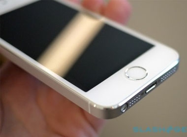 Chiếc iPhone 5S cùng iPhone 5C đã được bán trên thị trường và đang nhận được sự ủng hộ lớn từ cộng đồng công nghệ