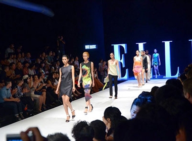 Đằng sau ánh hào quang trên sàn catwalk  là những góc khuất ít ai biết đến