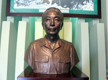 Tượng đồng Đại tướng Võ Nguyên Giáp đặt trang trọng tại Bảo tàng Lịch sử Quân sự Việt Nam