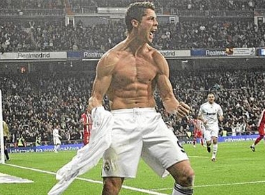 Ronaldo sở hữu cơ thể hoàn hảo khiến nhiều người phải ghen tỵ