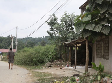 Hiện trường xảy ra vụ sát hại kinh hoàng rồi dùng gạch, đá đập nát đầu cả hai nạn nhân.