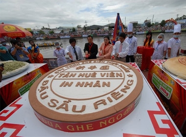 Chiếc bánh in khổng lồ được 